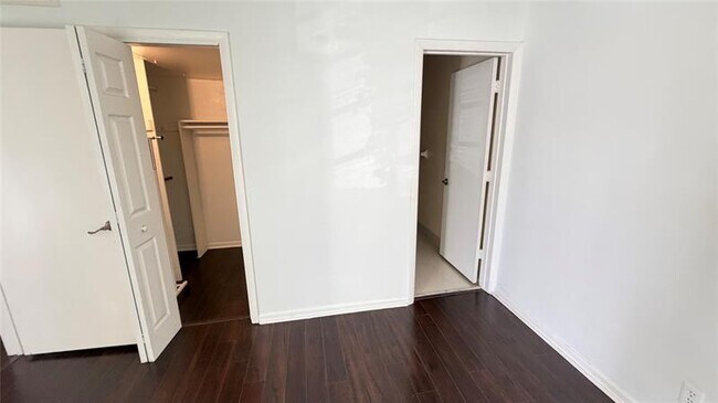 Building Photo - 3040 NE 16th Ave