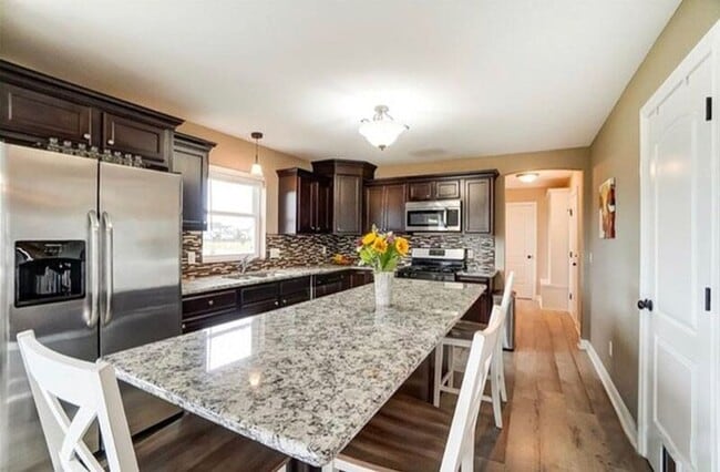 Building Photo - 8914 Red Hawk Ct