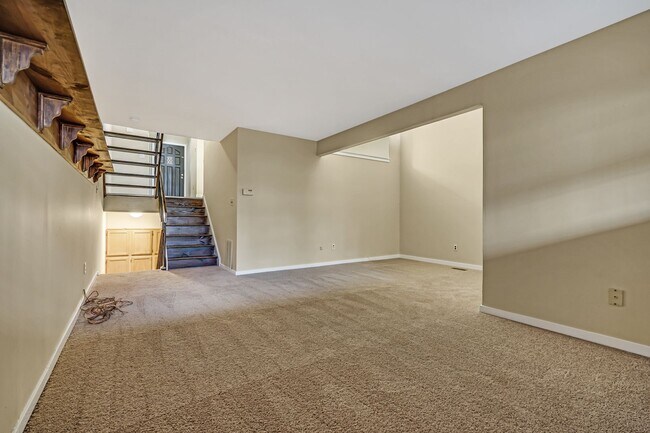 Building Photo - 216 Keats Ct