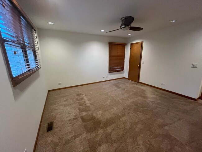 Building Photo - 3S572 Haylett Ave