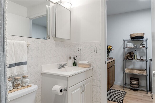 Building Photo - 46 Lewis St