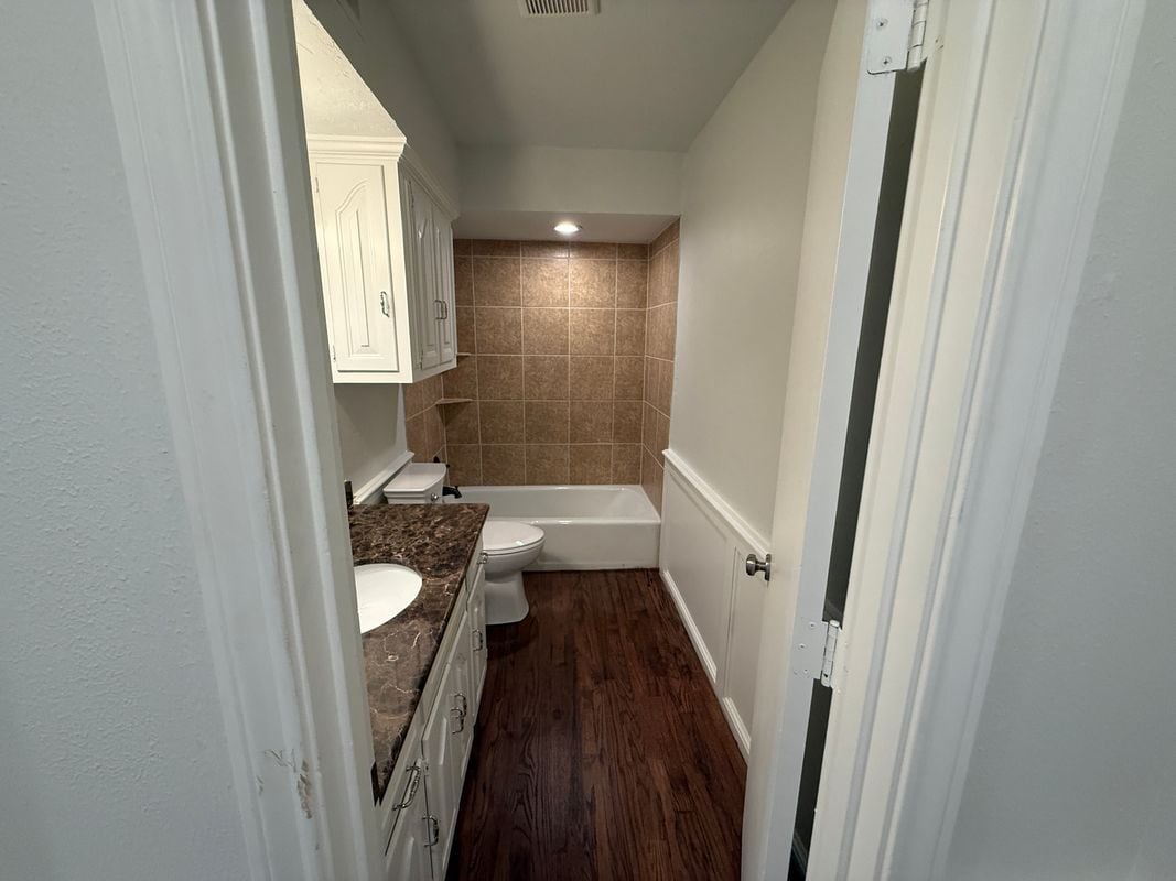 Building Photo - 6911 Gateridge Dr