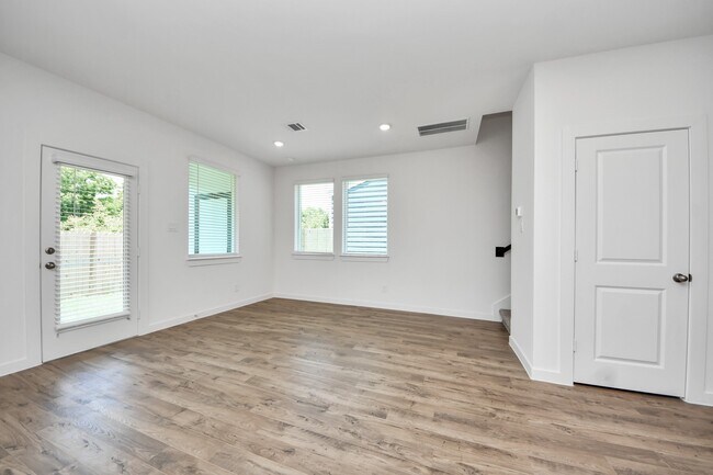 Building Photo - 2138 Olivos St