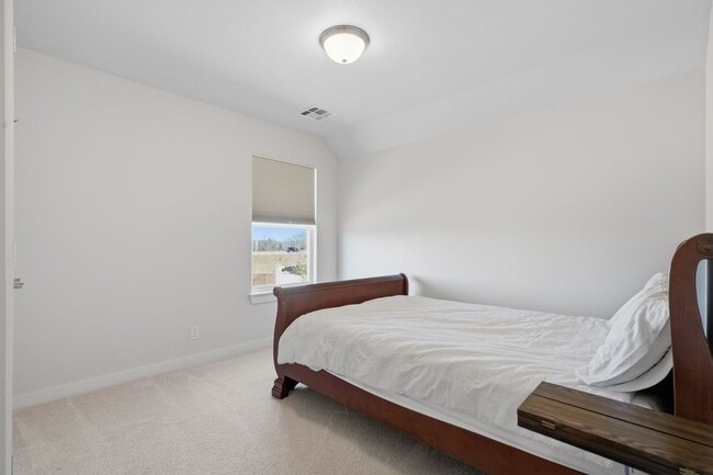 Building Photo - Stunner! This beautiful home features a spacious open floor plan with primary suite and private o...