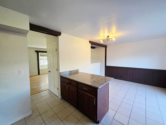 Building Photo - 828 Lavergne Ave