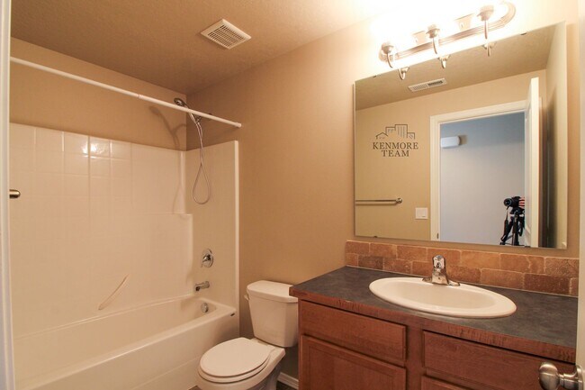 Building Photo - 6101 Turf Paradise Dr