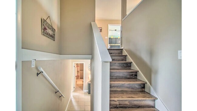 Building Photo - Beautiful Home at Silver Lake