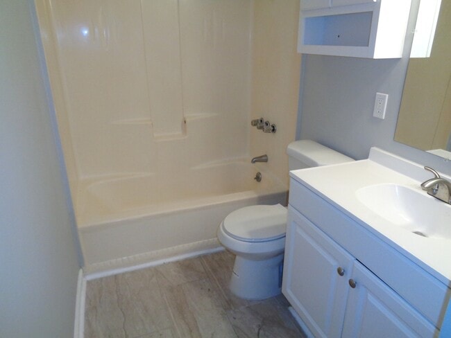 Building Photo - *Available Now* Remodeled 3 Bedroom 2 Full bath home in great area in the Hesse K8 School District!!