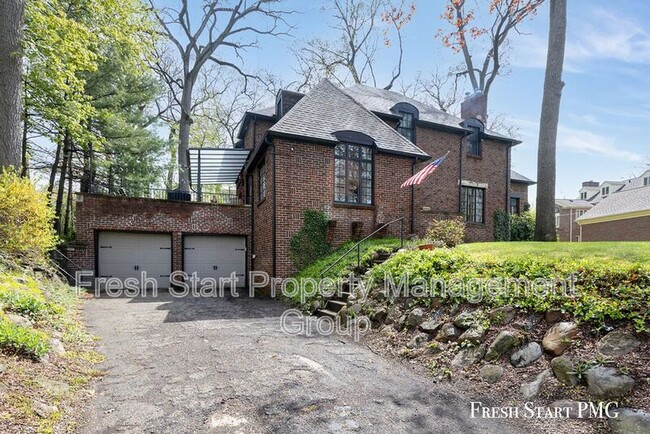 Building Photo - 28 Woodmer Ln