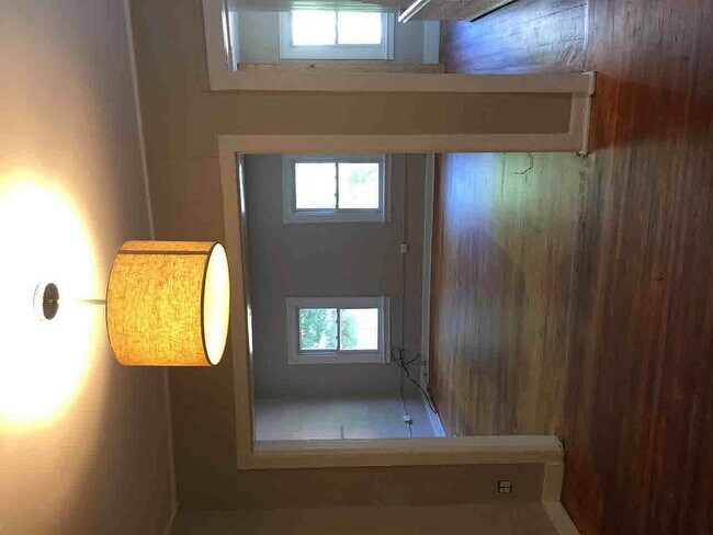 Building Photo - "Chic 2-Bed Gem with Granite Elegance in P...