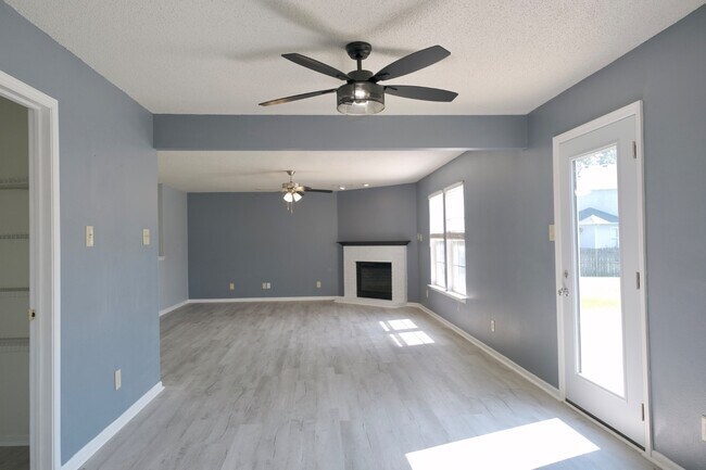 Building Photo - 6857 Maywood Cir