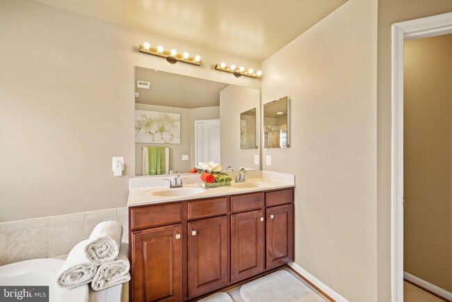 Building Photo - 43656 Chicacoon Creek Square