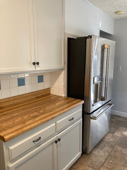 Building Photo - 2203 W Division St