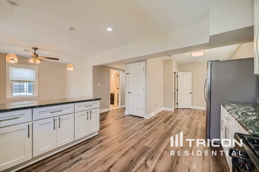 Building Photo - 7404 Park Dr
