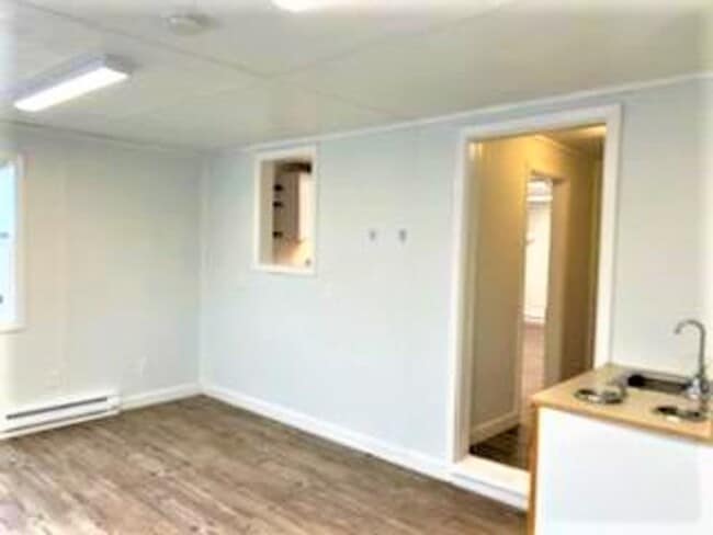 Building Photo - ****Warwick/Oakland Beach – Waterfront Single Family Home - $1,750****