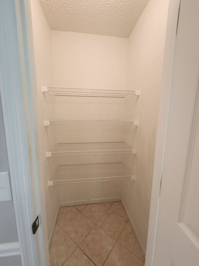 Building Photo - 6523 Fairfax Way