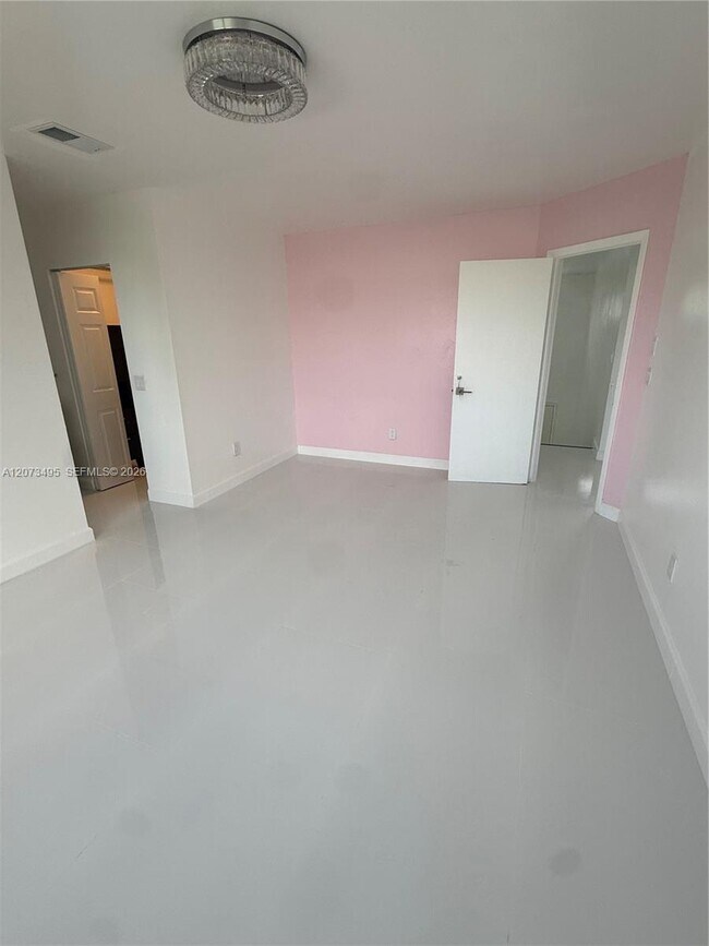 Building Photo - 875 NW 99th Ave
