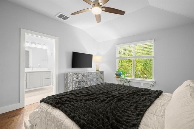 Building Photo - 1220 Delano St