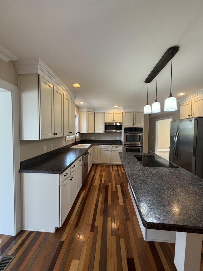 Building Photo - 110 Pineur Rd