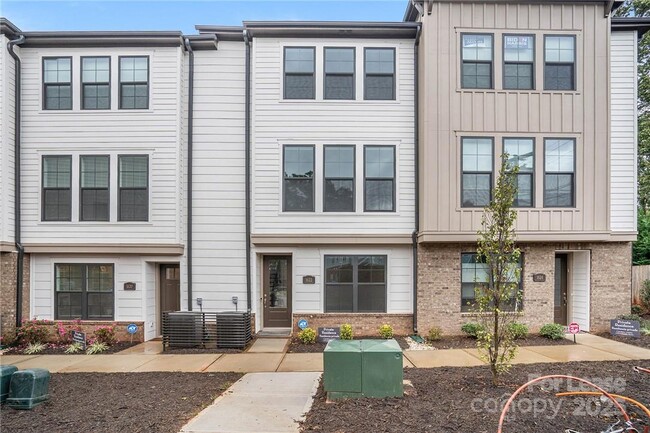 Building Photo - 1622 Nandina Cors Aly