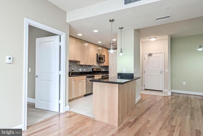 Building Photo - 3600 S Glebe Rd