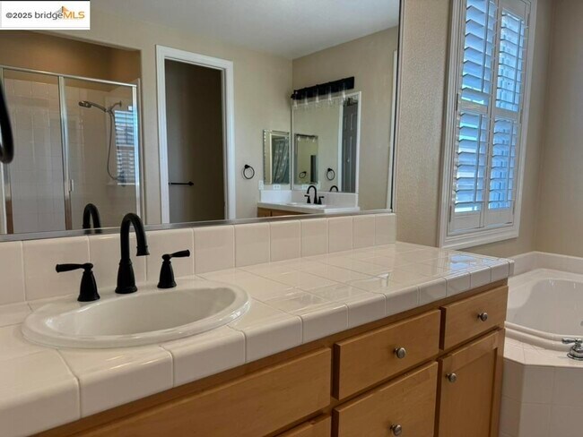 Building Photo - 203 Seaview Dr