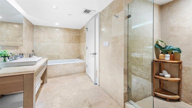 Building Photo - 102 24th St