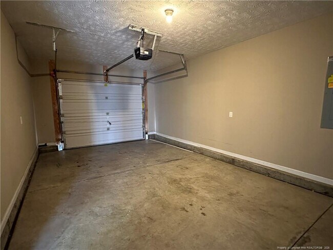 Building Photo - 2120 St Nicholas Dr