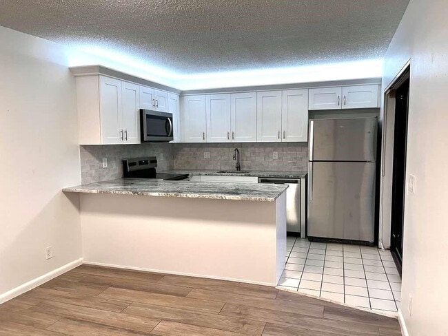 Building Photo - 12 Waterford Dr S