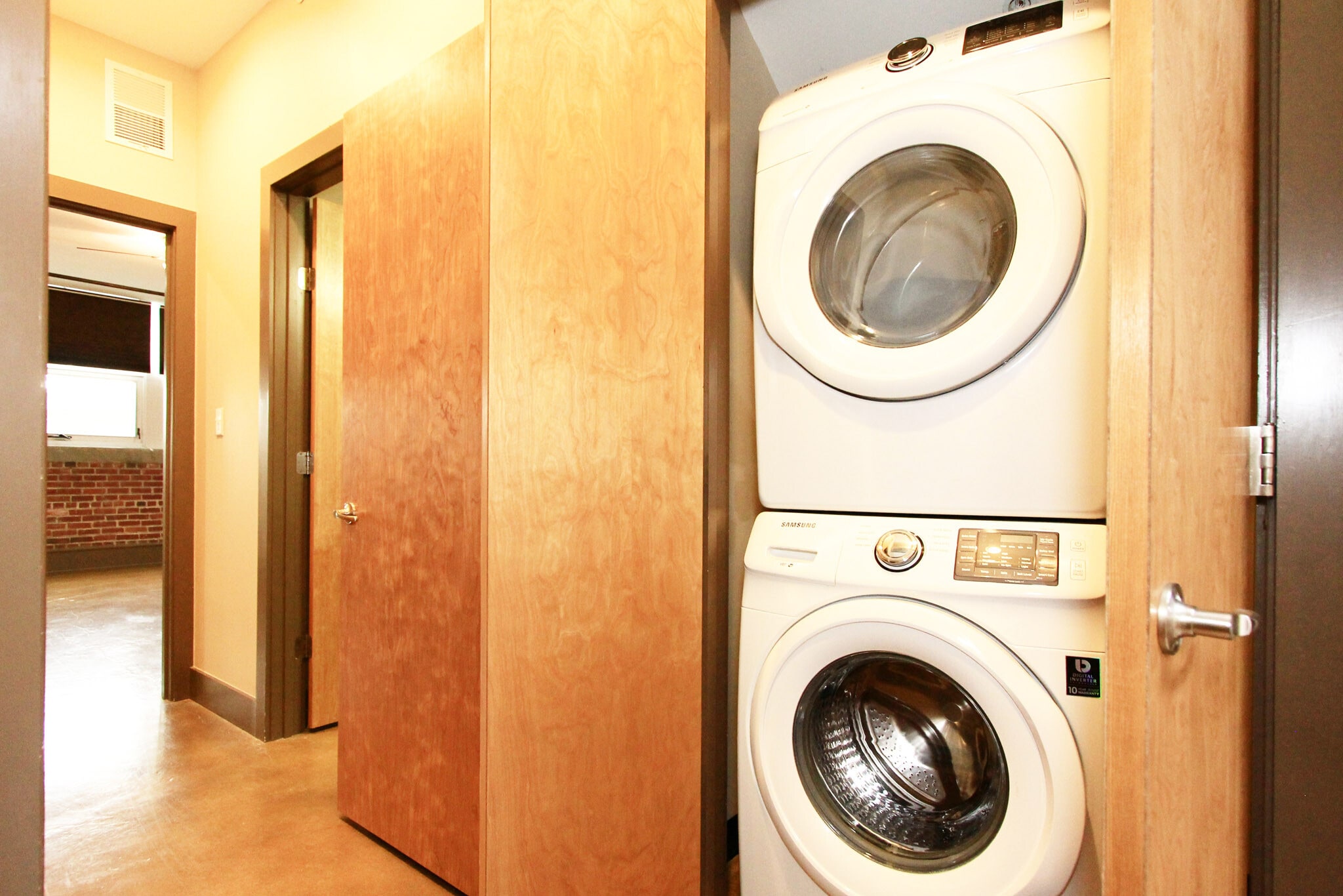 Building Photo - 713 S Central St