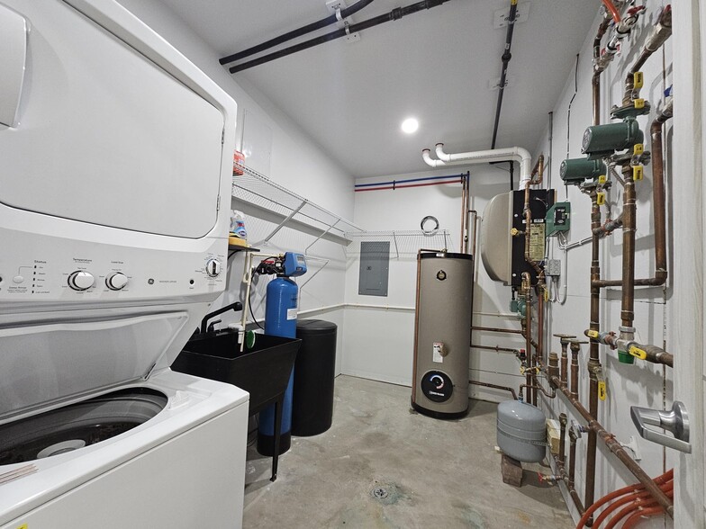Laundry and utility room with storage - 3134 Hermina St