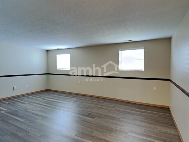 Building Photo - 2130 Winding Hollow Dr