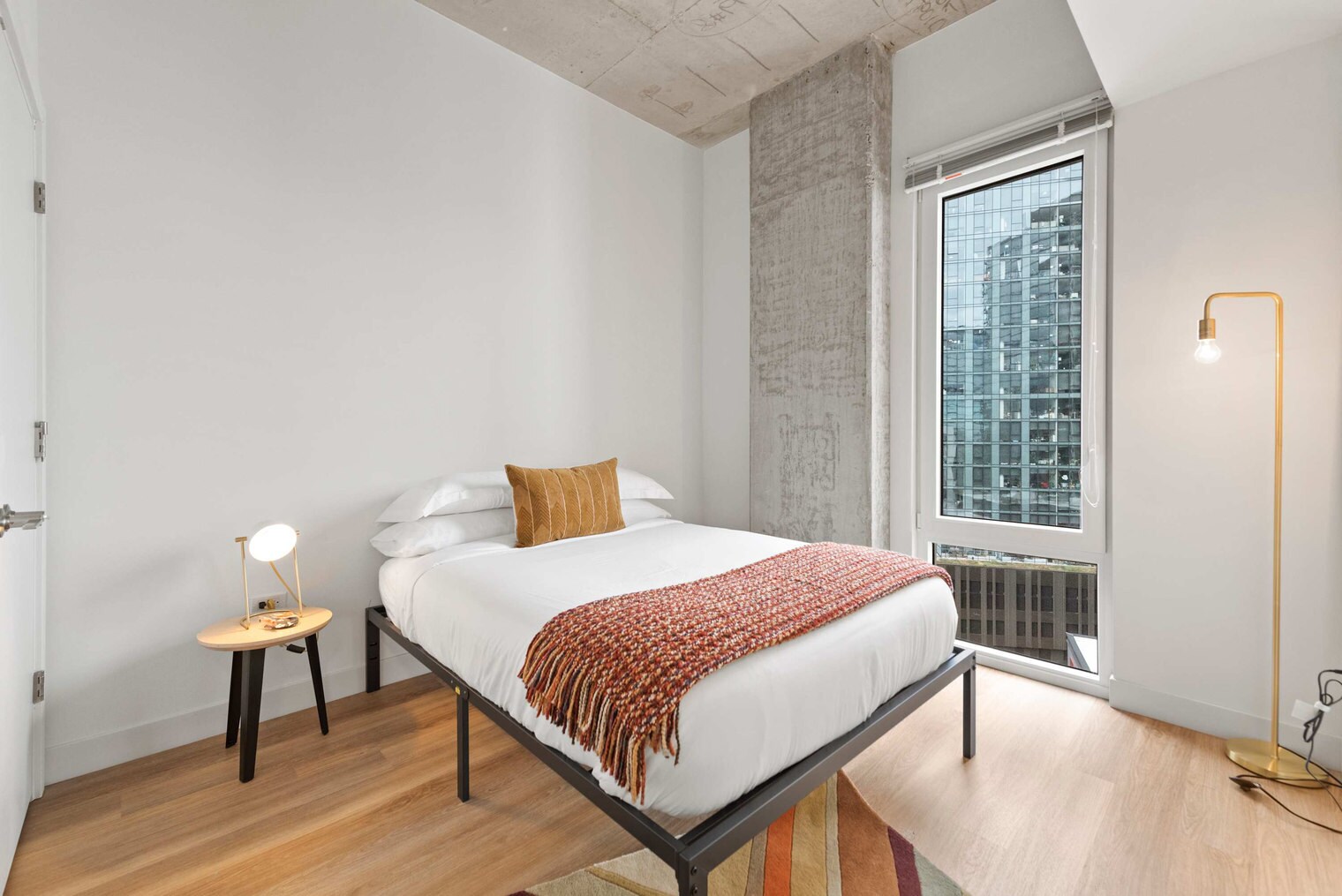 Building Photo - 853 W Blackhawk St