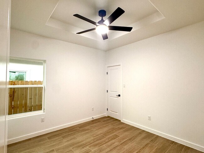 Building Photo - 1012 amezquita Dr