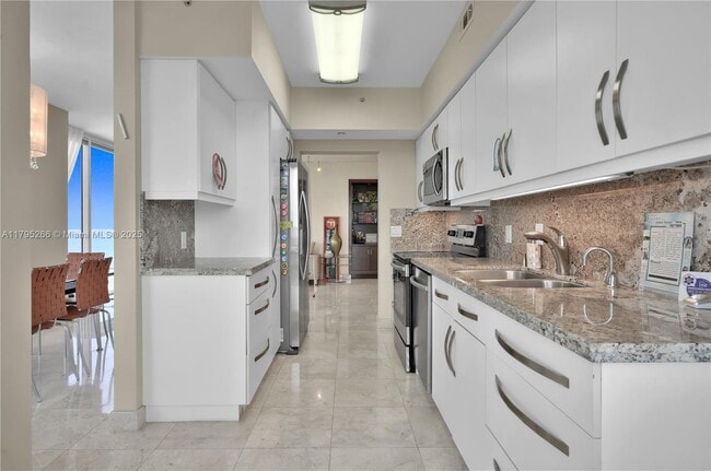Building Photo - 4775 Collins Ave