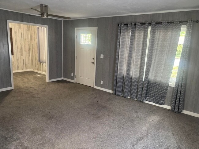 Building Photo - 3-bedroom, 2 bath house available now