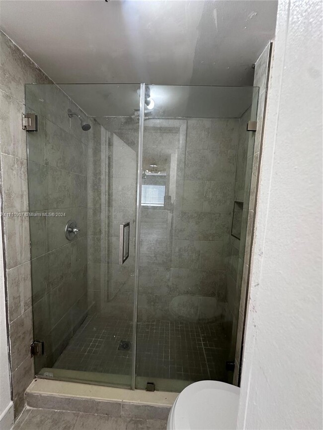 Building Photo - 2 bedroom in Hialeah FL 33015