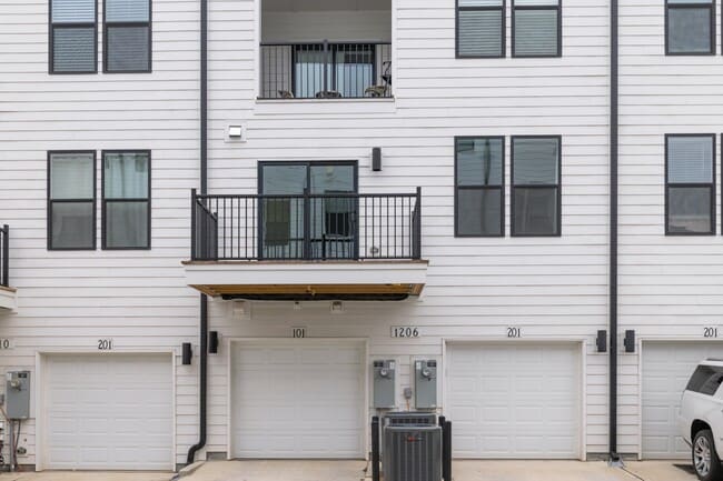 Building Photo - 1206 Coach Sta Aly