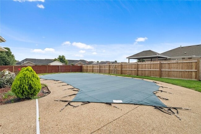 Building Photo - 1901 SW Columbus Rd