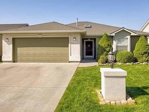 Building Photo - Beautiful 3 bed 2 bath Meridian home off o...