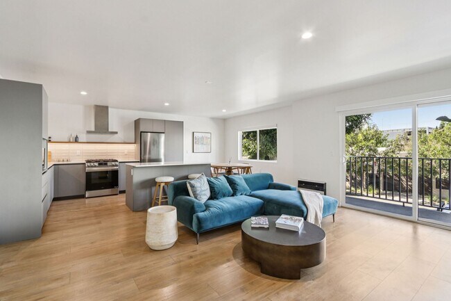 Building Photo - 1422 Tamarind Ave