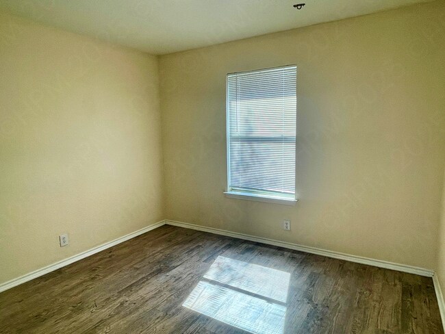 Building Photo - 955 Marble Point