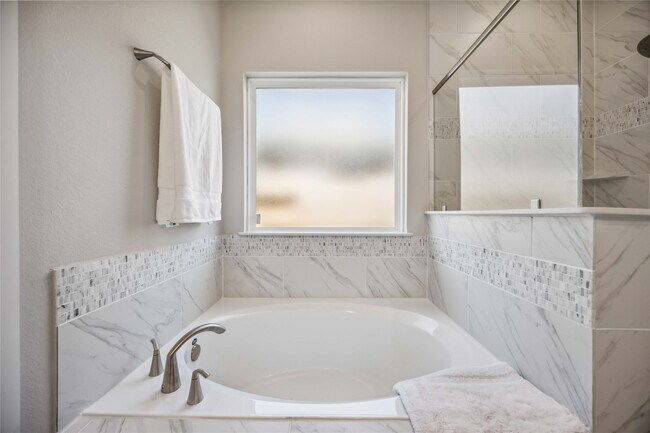 Building Photo - 6923 California Black Oak Dr