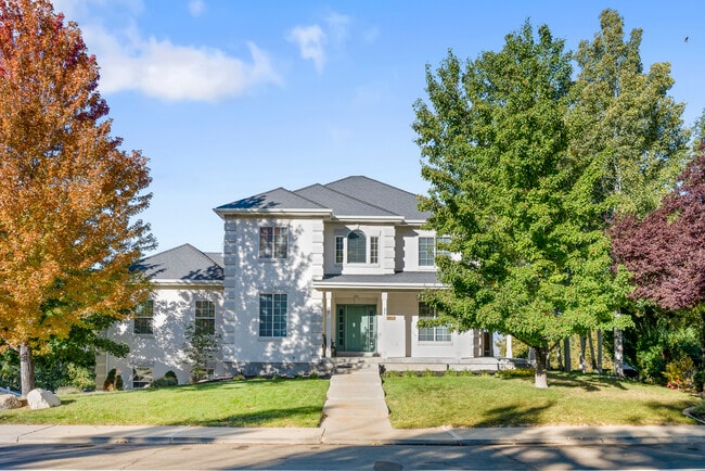 Building Photo - 1807 Skyline Dr