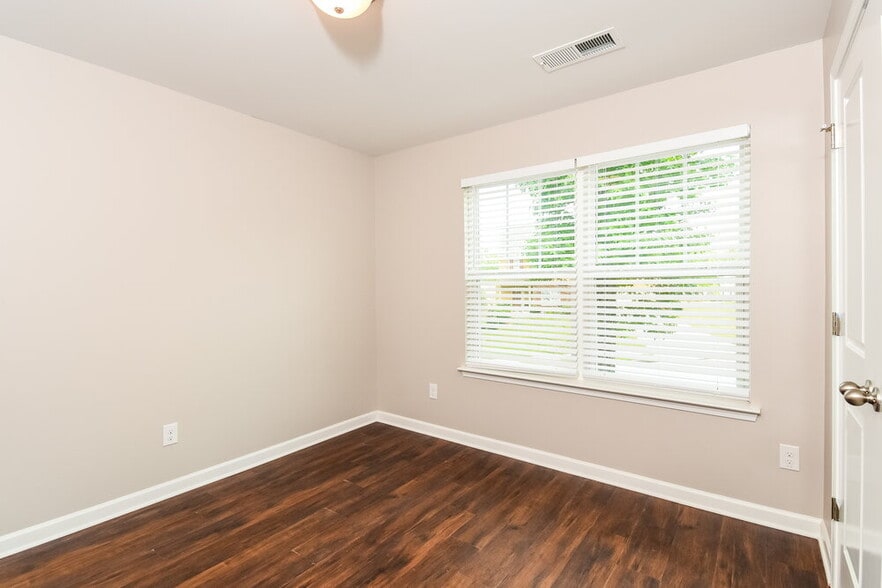 Building Photo - 4025 Tarnwood Pl