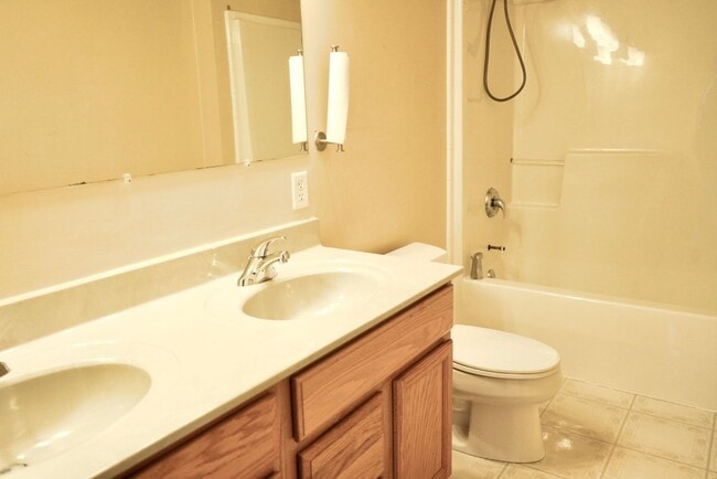 Building Photo - 3 Bedroom House Available Near Gordonsville