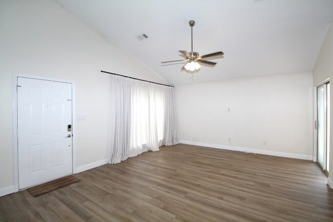 Building Photo - Charming Renovated Cottage with Granite, S...