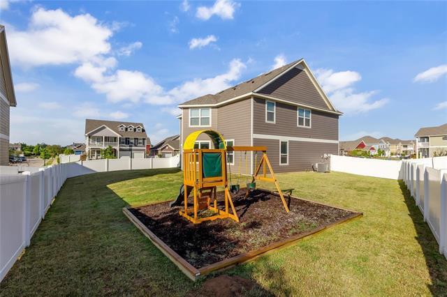 Building Photo - 2100 Dewitt Ln