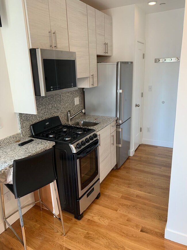 Building Photo - CHELSEA/BOSTON WHY PAY BIG BUILDING RATES!...