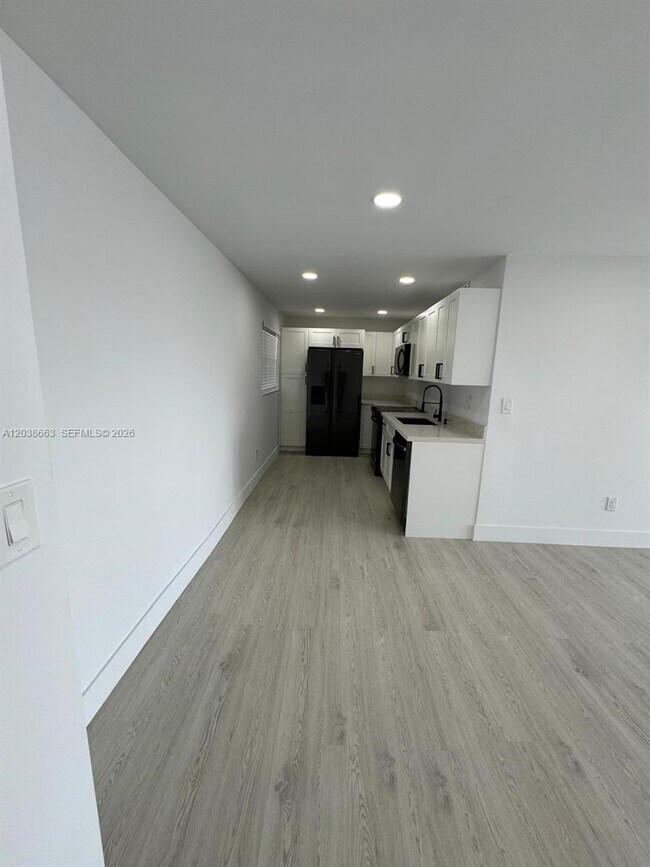 Building Photo - 9280 Fontainebleau Blvd